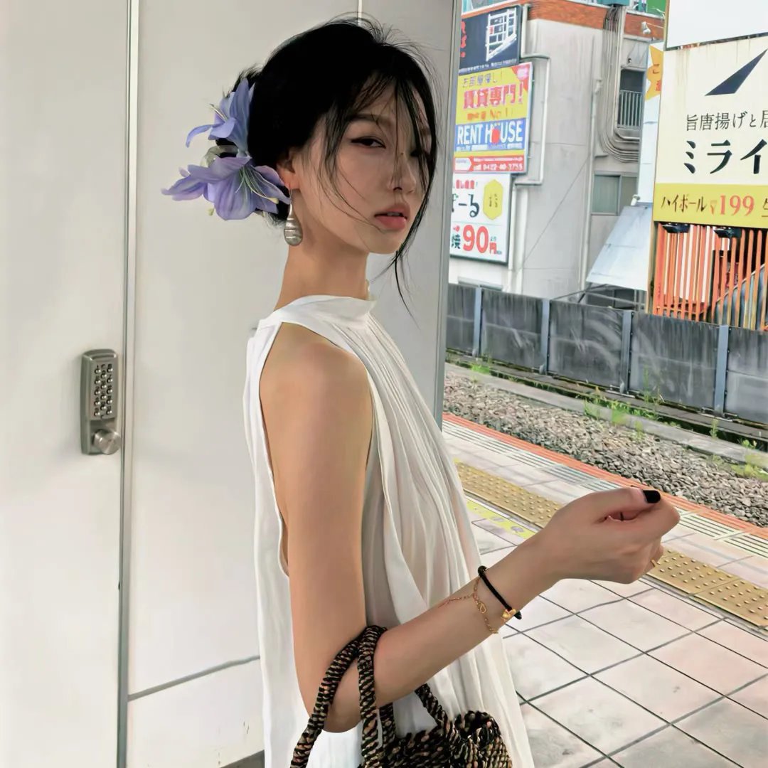 年轻女孩爱过来